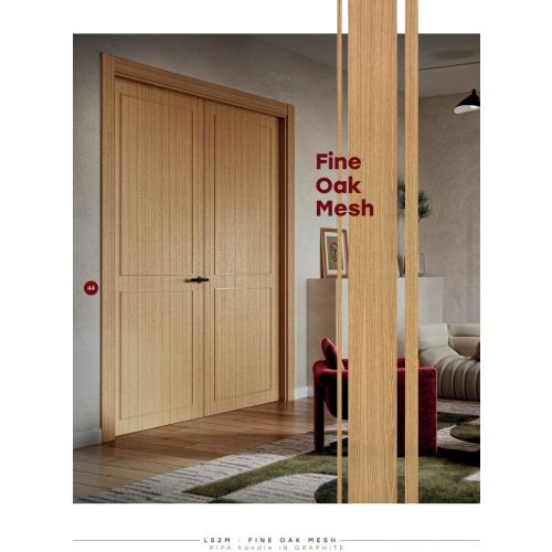 Live collection door model L52M in Fine Oak Mesh with Pipa handle in Graphite.