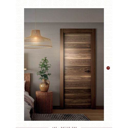 Minimal collection door model L62 in Native Oak with Suavia handle in Graphite.