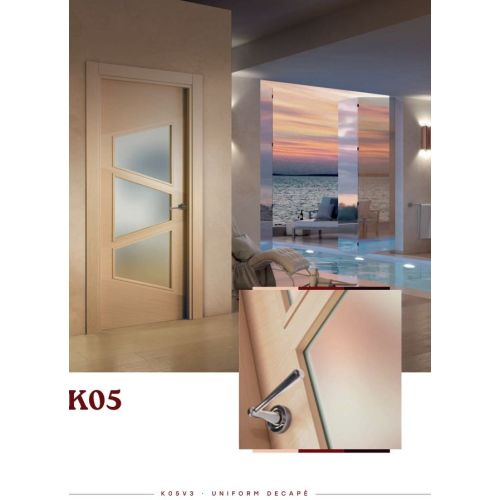 Minimal collection door model K05V3 in Uniform Decapé with Pistón handle in Polished Nickel.